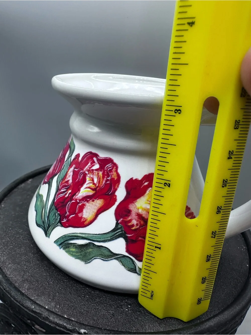 Potpourri Press Ceramic mug with Red Tulip Motif